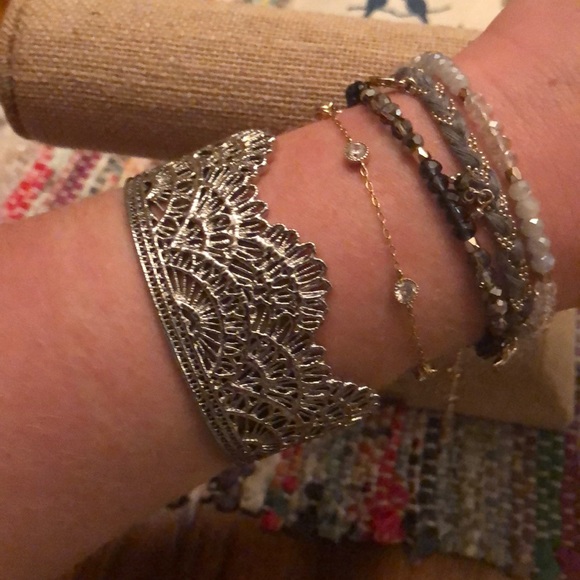 chloe + isabel queen lace cuff - Picture 2 of 6